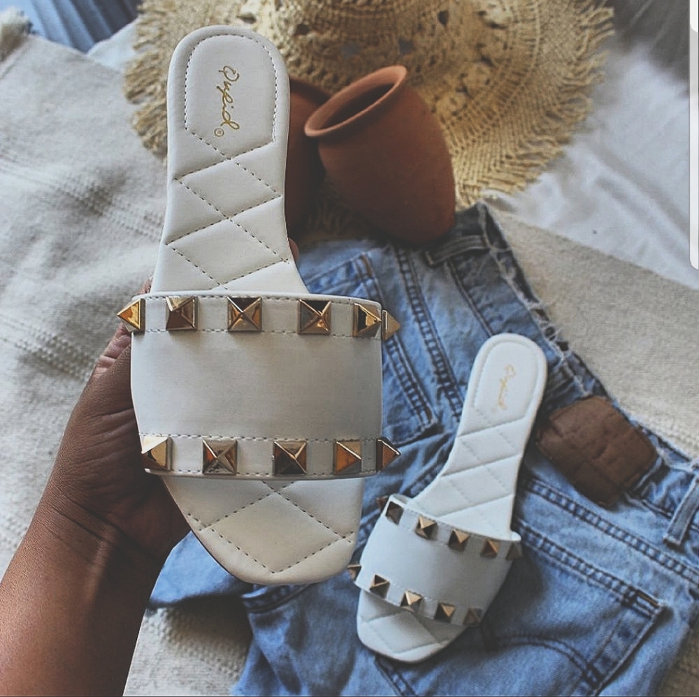 🆕️Summer Faves Collection// White one band Slide - Picture 2 of 7